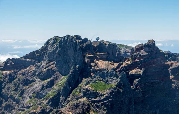 Paisagem montanhosa da Madeira vista espetacular horizonte céu azul conceito de viagem ao ar livre — Fotografia de Stock
