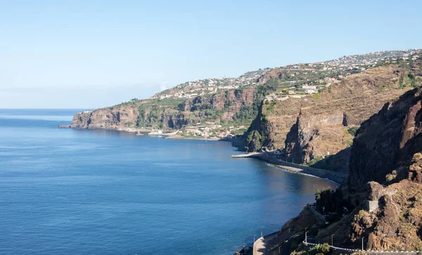 Madeira paisagem espetacular costa falésias Caminhadas pequena trilha mar — Fotografia de Stock