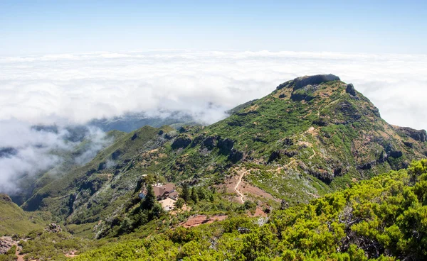 Paisagem montanhosa da Madeira vista espetacular horizonte céu azul conceito de viagem ao ar livre — Fotografia de Stock