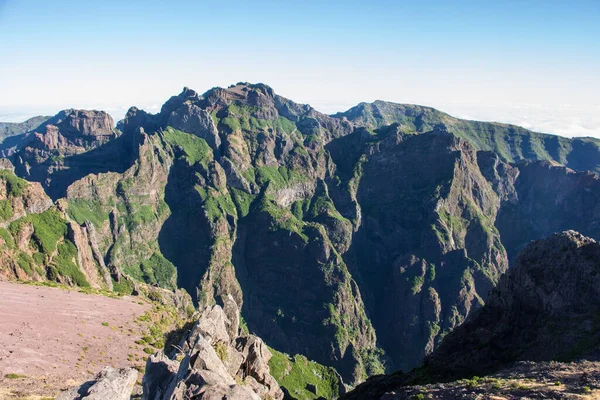 Madeira paisagem montanhosa vista espetacular céu azul conceito de viagem ao ar livre — Fotografia de Stock