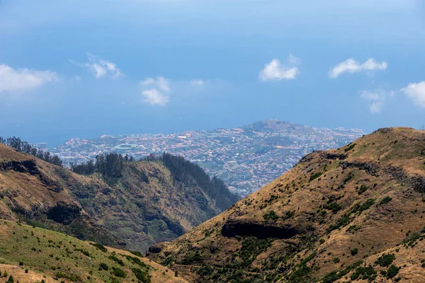 Madeira funchal paisaje de montaña espectacular vista mar azul viaje al aire libre concepto —  Fotos de Stock