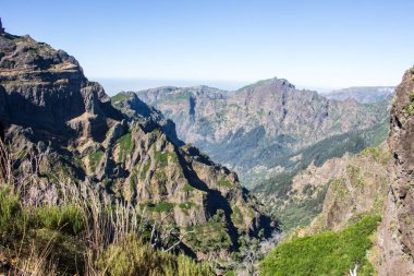 Madeira dağ manzarası muhteşem manzara ufuk mavi gökyüzü açık hava seyahat kavramı
