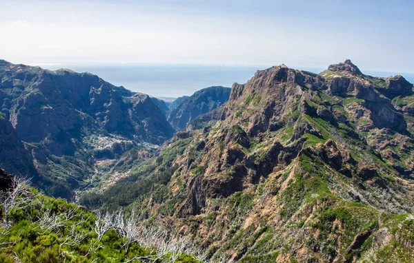 Vandring Madeira Centrala Berg Med Vackert Landskap Horisont Blå Himmel — Stockfoto