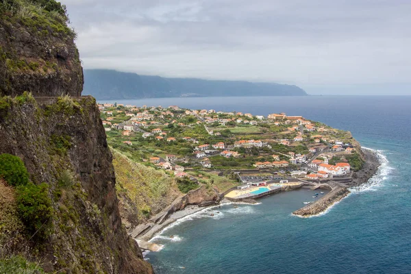 Vista Das Falésias Até Pequena Cidade Ponta Delgada Costa Norte — Fotografia de Stock