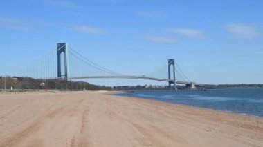 Brooklyn 'i Staten Island' a bağlayan Verrazzano-Narrows Köprüsü