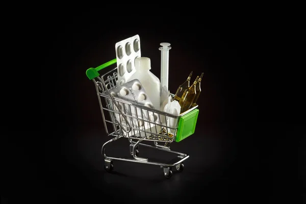 Shopping cart with drugs. Pharmacology and drug purchase concept. — Stock Photo, Image