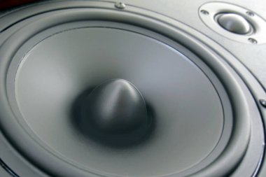 Merhaba hoparlörler son. Ses kayıt stüdyosu için HiFi ses sistemi izlemek. Profesyonel ses hoparlör kutusu. Ev sinema ses donatımı. Hoparlör kutuları ses müziği konseri. Ses stereo sistemi.