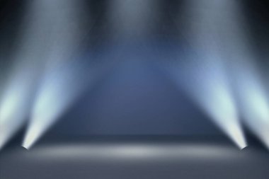 Yaratıcı sahne aydınlatma ışık efekti. Mavi Işın. Spotlight Blue Ray odası stüdyo arka planı. İçi projektörle parlıyordu. 3d hazırlayıcı