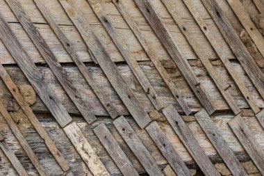 Boya soyan eski ahşap tahtalar.