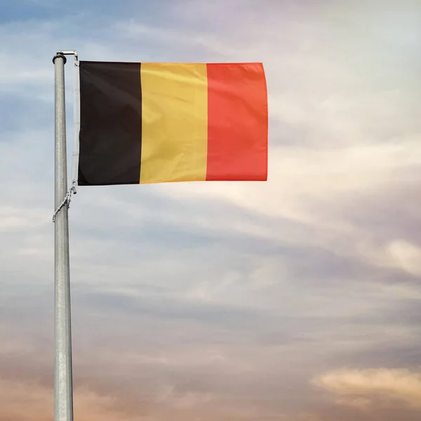比利时国旗在空中飘扬 — 图库照片