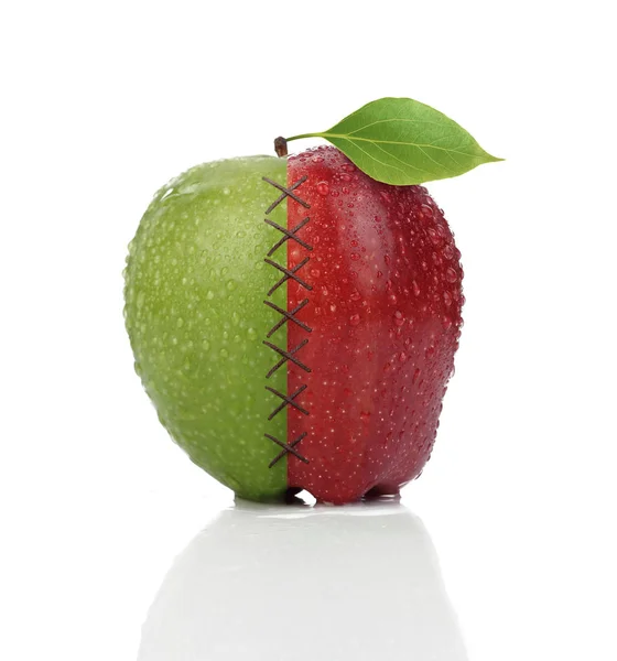 Moitié Rouge Moitié Pomme Verte Isolée Sur Fond Blanc Plan — Photo