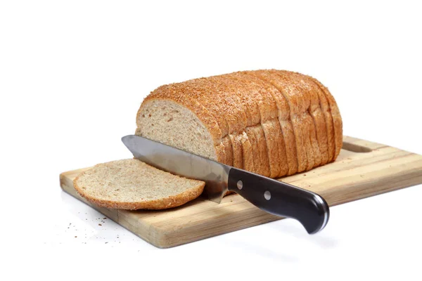 Goed Gesneden Brood Een Snijplank Met Mes — Stockfoto