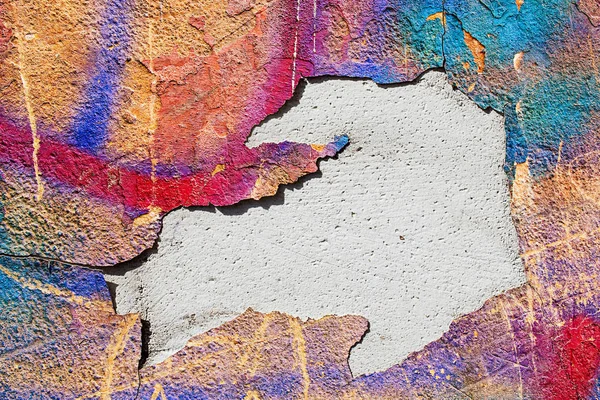 Fondo en blanco para su texto. La textura de una antigua calle grunge en la pared de piedra fachada con pintura agrietada — Foto de Stock