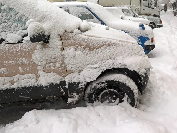 Nublado Desastres Naturales Invierno Ventisca Nieve Pesada Paralizado Carreteras Automóviles —  Fotos de Stock