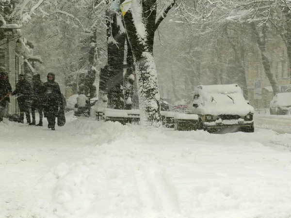 Πλήρης Νεφοκάλυψη Φυσικές Καταστροφές Χειμώνα Χιονοθύελλα Βαρύ Χιόνι Παρέλυσε Αυτοκινήτου — Φωτογραφία Αρχείου