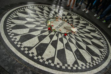 çilek alanlar, john lennon memorial central Park'ta
