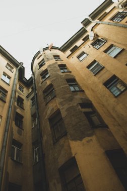Eski Avrupa caddesindeki antika bina.