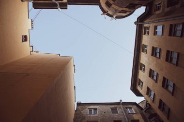 Eski Avrupa caddesindeki antika bina.
