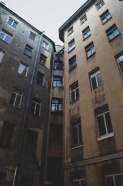 Eski Avrupa caddesindeki antika bina.