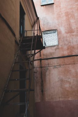 Eski Avrupa caddesindeki antika bina.