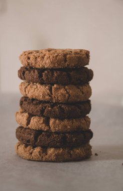 Ev yapımı fındıklı yulaf ezmeli kurabiye.