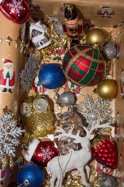 Doboz Koszorúval Karácsonyi Dekorációval — Stock Fotó