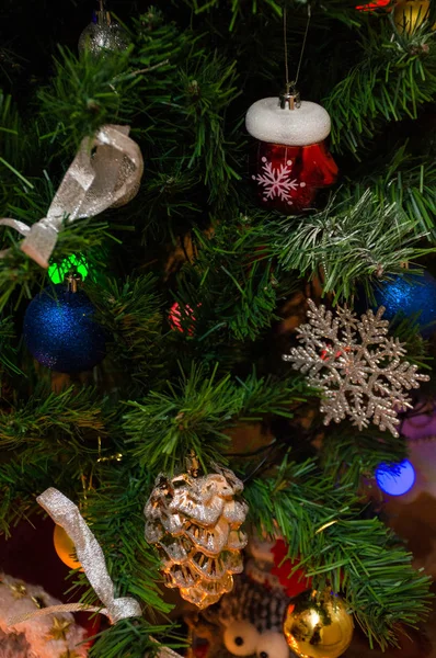 Χριστουγεννιάτικο Δέντρο Στολίδια Και Δώρα — Φωτογραφία Αρχείου