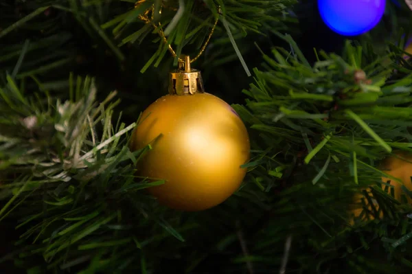Árbol Navidad Con Adornos Regalos —  Fotos de Stock