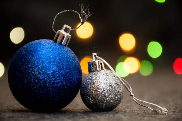 Weihnachtskarte Auf Girlanden Hintergrund Mit Kugeln — Stockfoto