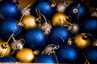 Renkli Noel balolarına sahip soyut bir arkaplan