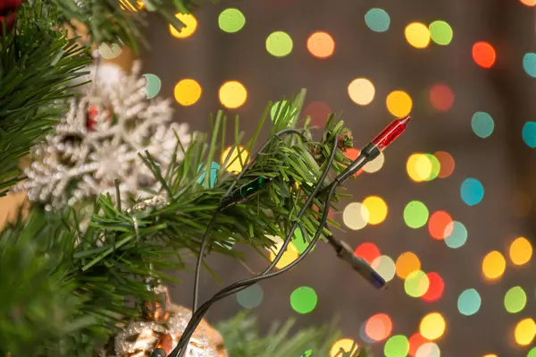 Rama Del Árbol Navidad Con Luces Guirnalda —  Fotos de Stock