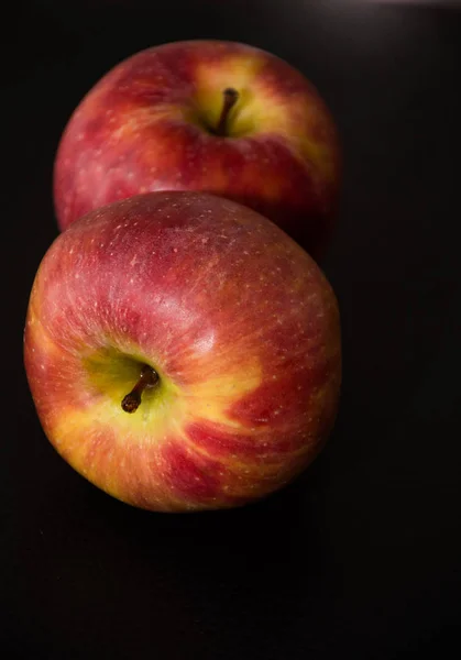 Pommes Sur Fond Noir — Photo