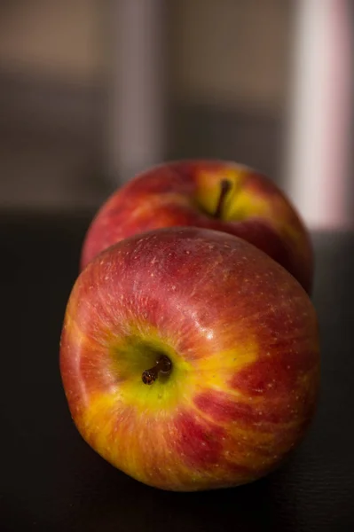 Pommes Sur Fond Noir — Photo