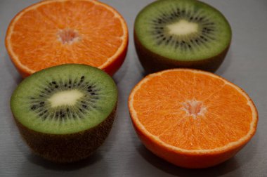 kivi ve turuncu beyaz arkaplan