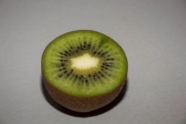 Kiwi Naranja Sobre Fondo Blanco — Foto de Stock