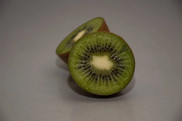 Kiwi Naranja Sobre Fondo Blanco — Foto de Stock