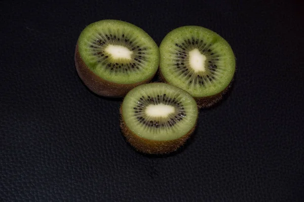 Kiwi Fruta Jugo Sobre Fondo Negro — Foto de Stock