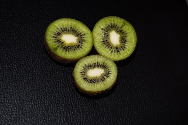 Kiwi Fruta Jugo Sobre Fondo Negro — Foto de Stock