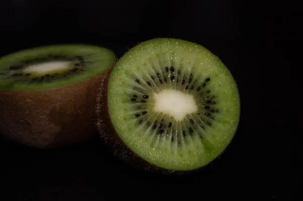 Kiwi Fruta Jugo Sobre Fondo Negro — Foto de Stock