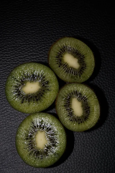 Kiwi Fruta Jugo Sobre Fondo Negro — Foto de Stock