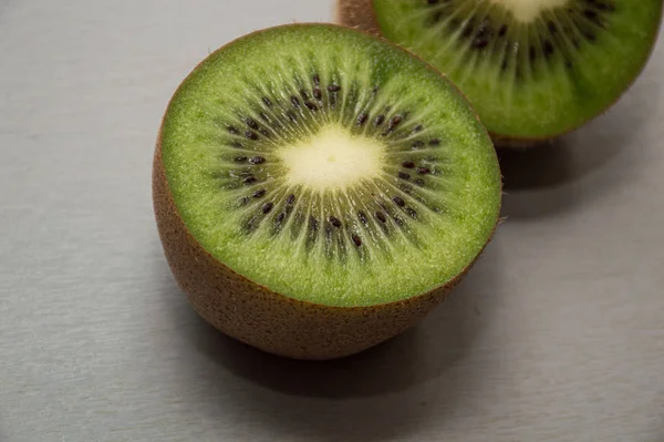 Rodajas Kiwi Sobre Fondo Blanco — Foto de Stock