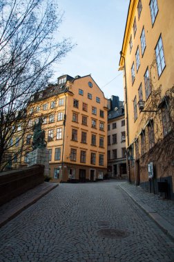 Eski Avrupa şehrinde renkli evler 