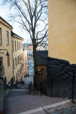 Eski Avrupa şehrinde renkli evler 