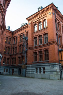 Eski Avrupa şehrinde renkli evler 