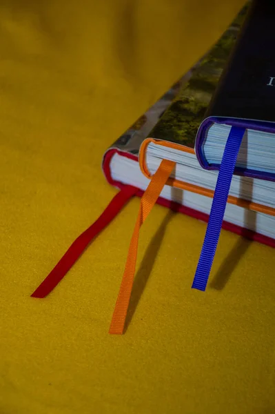 Stack Old Books Bookmarks — Stock Photo, Image