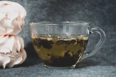 Bir fincan yaprak çayı ve zephyr