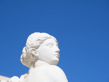 Pretoria Meydanı çıplak heykelleri için utanç kaynağı olarak bilinir. Meydanın ortasında çeşme var.