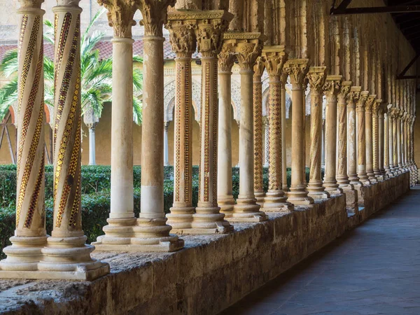 Grande Claustro Catedral Monreale Com Suas Colunas Ornamentadas Mosaico Perto Fotografia De Stock