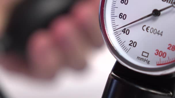 Ιατρικό Τονόμετρο Για Μέτρηση Του Αίματος — Αρχείο Βίντεο