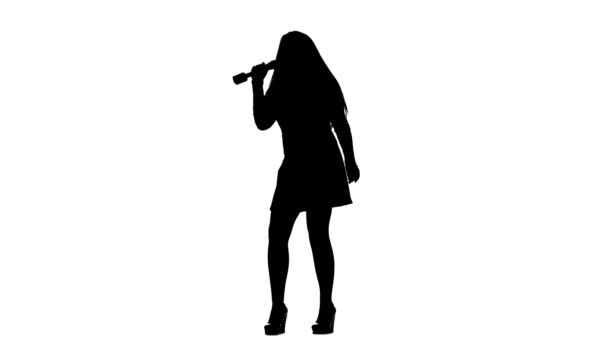 Žena Zpívá Mikrofonu Zápalné Písně — Stock video